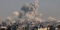 Bombardeios em  Khan Yunis, no sul da Faixa de Gaza, continuam intensos