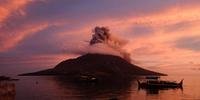 Vulcão indonésio Ruang tem nova erupção