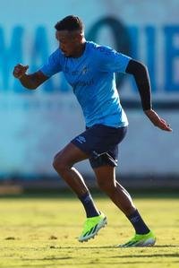 Edenilson em treino do Grêmio