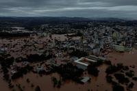 imagens de drone mostrando enchentes em Estrela