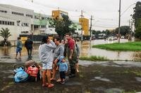 Régua instalada no Cais Mauá indicava, às 17h, que o nível do Guaíba havia ultrapassado a cota registrada na enchente histórica de 1941