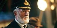 Ator Bernard Hill como o capitão do navio no filme 'Titanic'