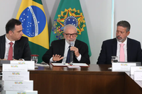 Presidente Lula se reuniu nesta segunda-feira com chefes dos poderes