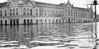 Porto Alegre foi tomada pelas águas do Guaíba na enchente de 1941