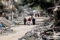População palestina tenta escapar em meio a destruição