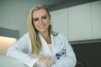 Dra. Gabrielle Adames é médica pela Fundação Universidade Federal do Rio Grande e especialista em Dermatologia pela Sociedade Brasileira de Dermatologia (SBD)