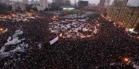 Multidão de opositores ao governo de Hosni Mubarak na Praça Tahrir em 08 de fevereiro de 2011.