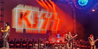 O Kiss apresentou tudo o que se esperava dele nesta ‘End of The Road Tour’, hard rock de alta qualidade, pirotecnia e mergulho no passado roqueiro.