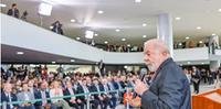 Presidente Lula em reunião com sindicalistas