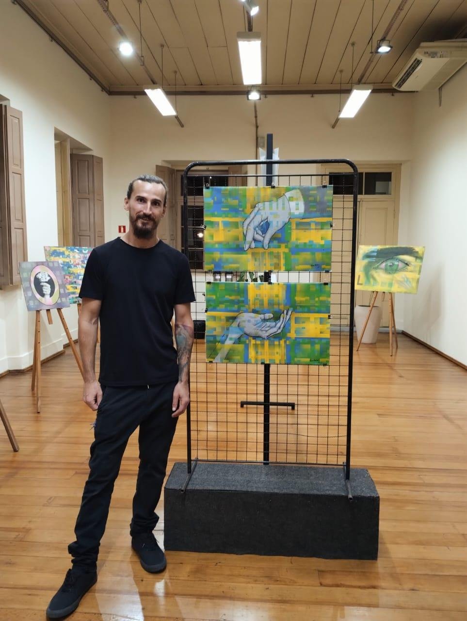 Obras da s&eacute;rie &lsquo;Retalhos&rsquo;, do artista Erasmo Breitenbach, em Lajeado