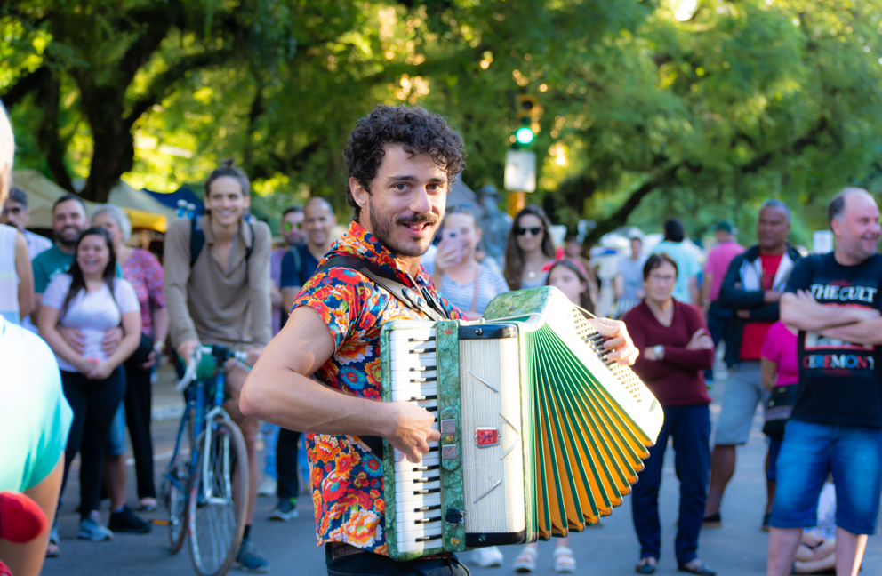 O multiartista Gaiteiro Lipsen no Brique da Reden&ccedil;&atilde;o
