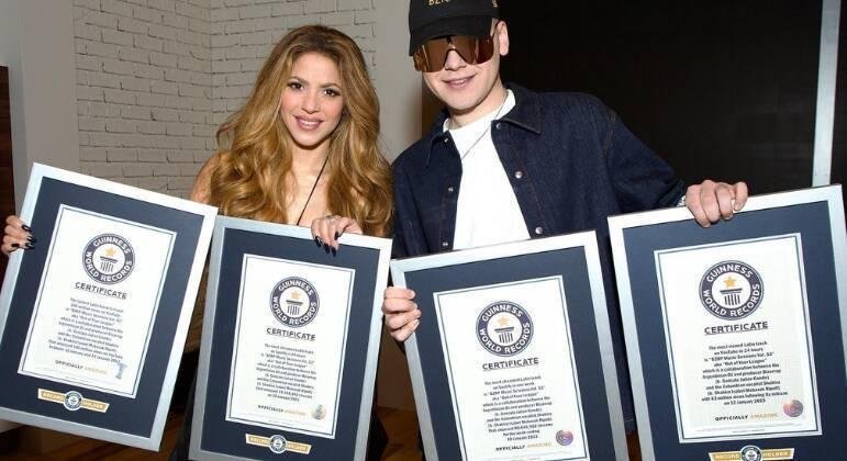 Shakira e Bizarrap recebem pr&ecirc;mios por produzirem m&uacute;sicas que atacou Piqu&eacute;