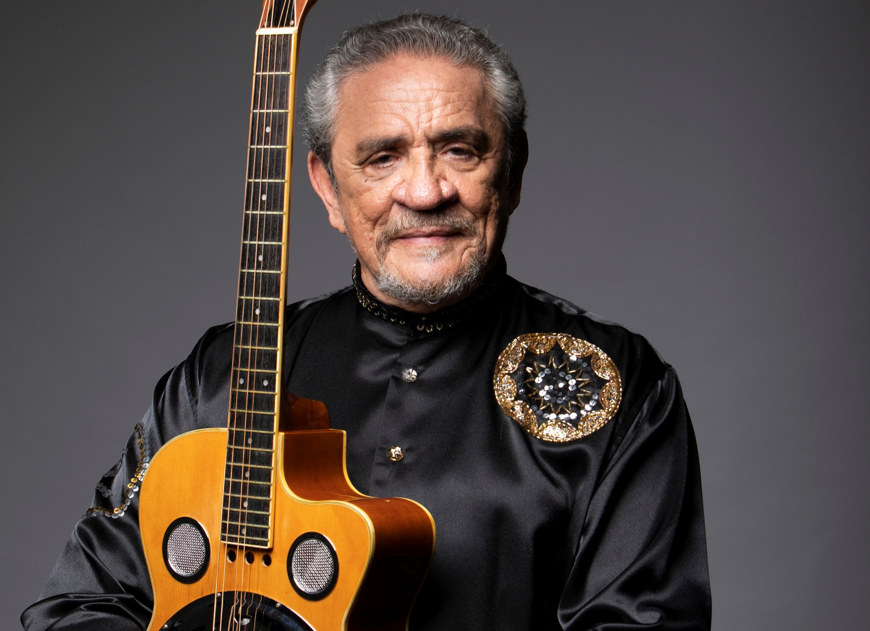 Z&eacute; Ramalho sobe ao palco do Ara&uacute;jo Vianna para cantar seus grandes hits