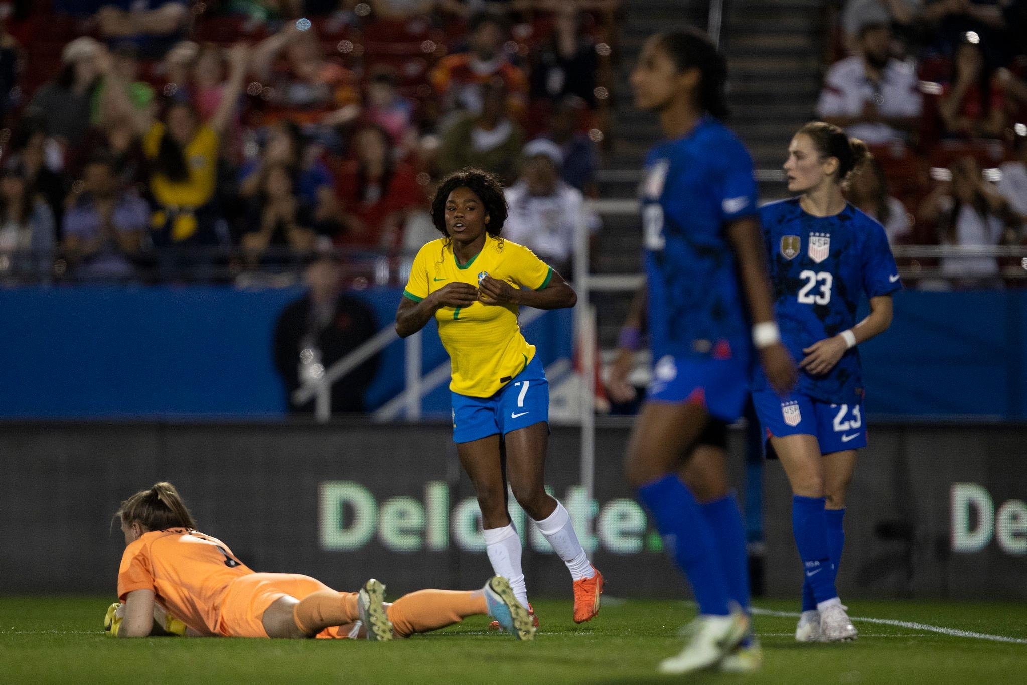 Ludmila marcou o gol do Brasil na derrota para os Estados Unidos, por 2 a 1, no Torneio She Believes