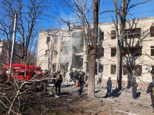 Pelo menos 25 pr&eacute;dios foram danificados com os bombardeios em Kramatorsk