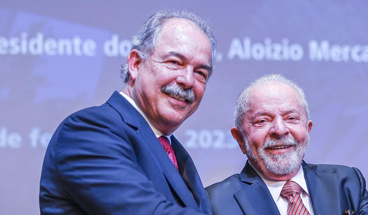 Mercadante quer nova postura do banco de fomento
