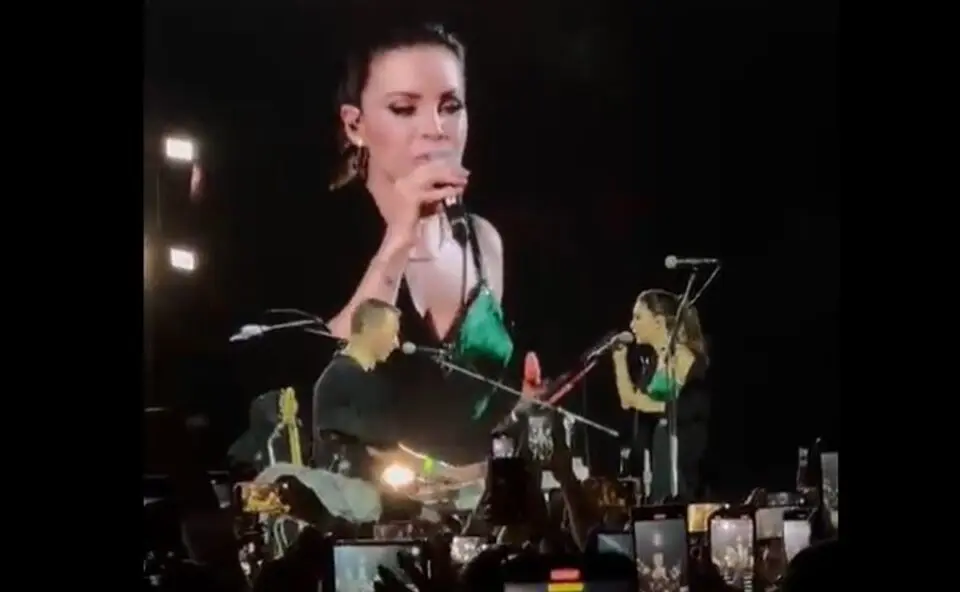 Sandy se apresenta em show do Coldplay
