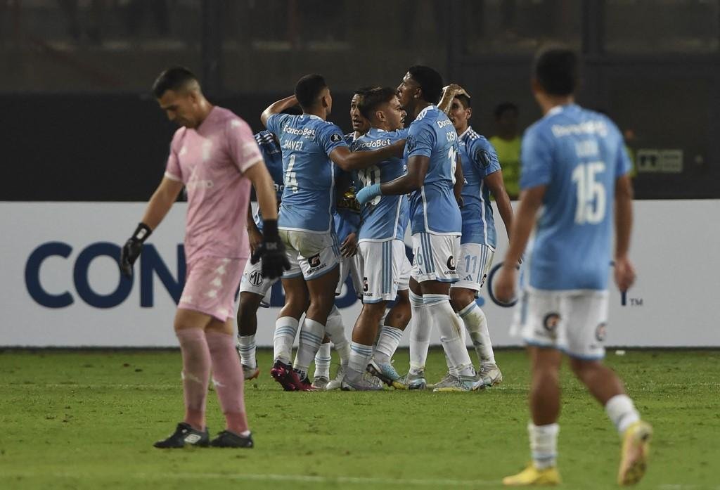 Clube peruano garantiu vaga no apagar das luzes