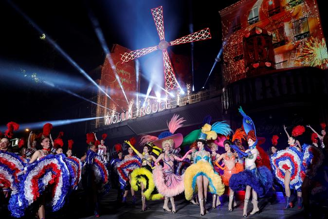S&iacute;mbolo da Belle &Eacute;poque, da bo&ecirc;mia e da noite parisiense, o cabar&eacute; Moulin Rouge, fundado em 1889 &ndash; no centen&aacute;rio do in&iacute;cio da Revolu&ccedil;&atilde;o Francesa