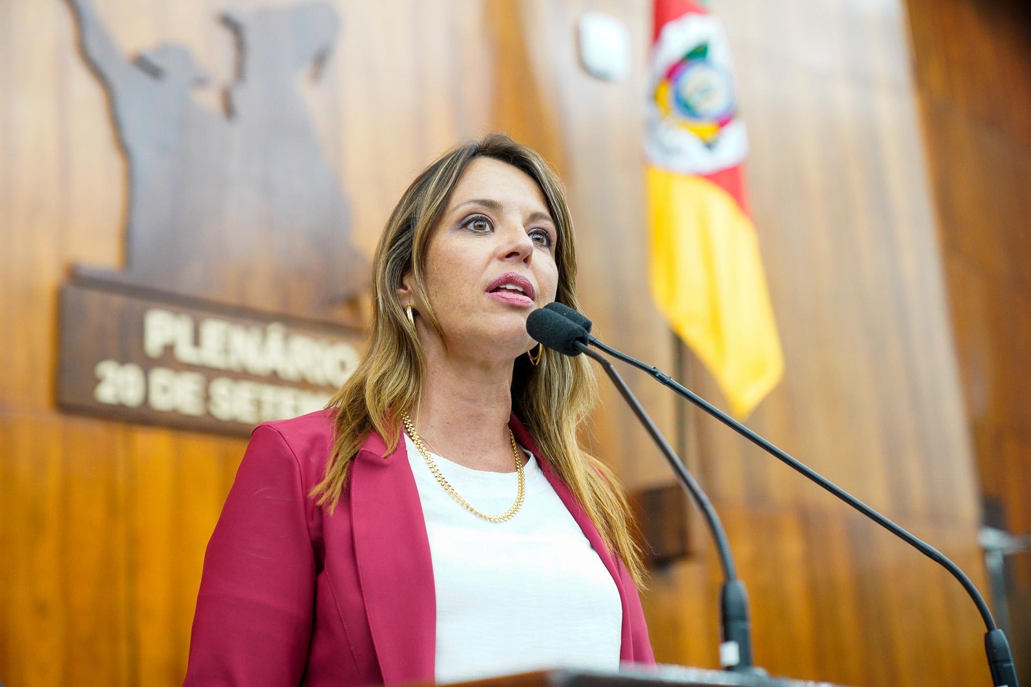 Delegada Nadine quer levar programa inspirado no Piseg para a educa&ccedil;&atilde;o