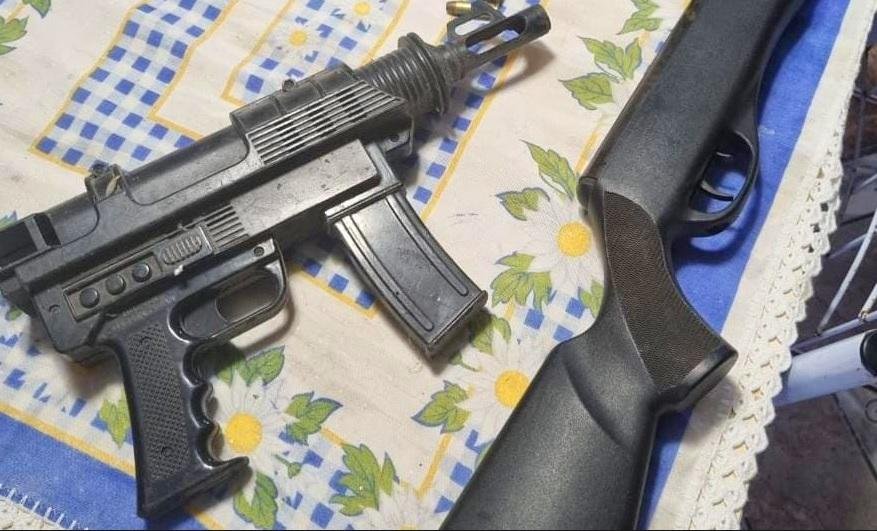 R&eacute;plicas de armas de fogo foram apreendidas