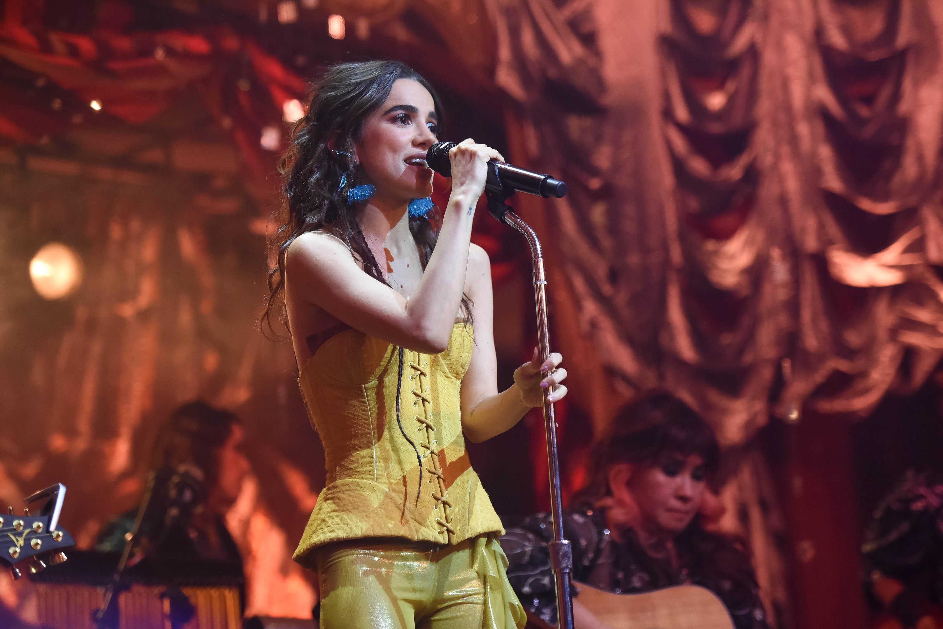 Em "Manu Gavassi canta Fruto Proibido", a cantora traz sua vers&atilde;o de um dos mais famosos &aacute;lbuns de Rita Lee