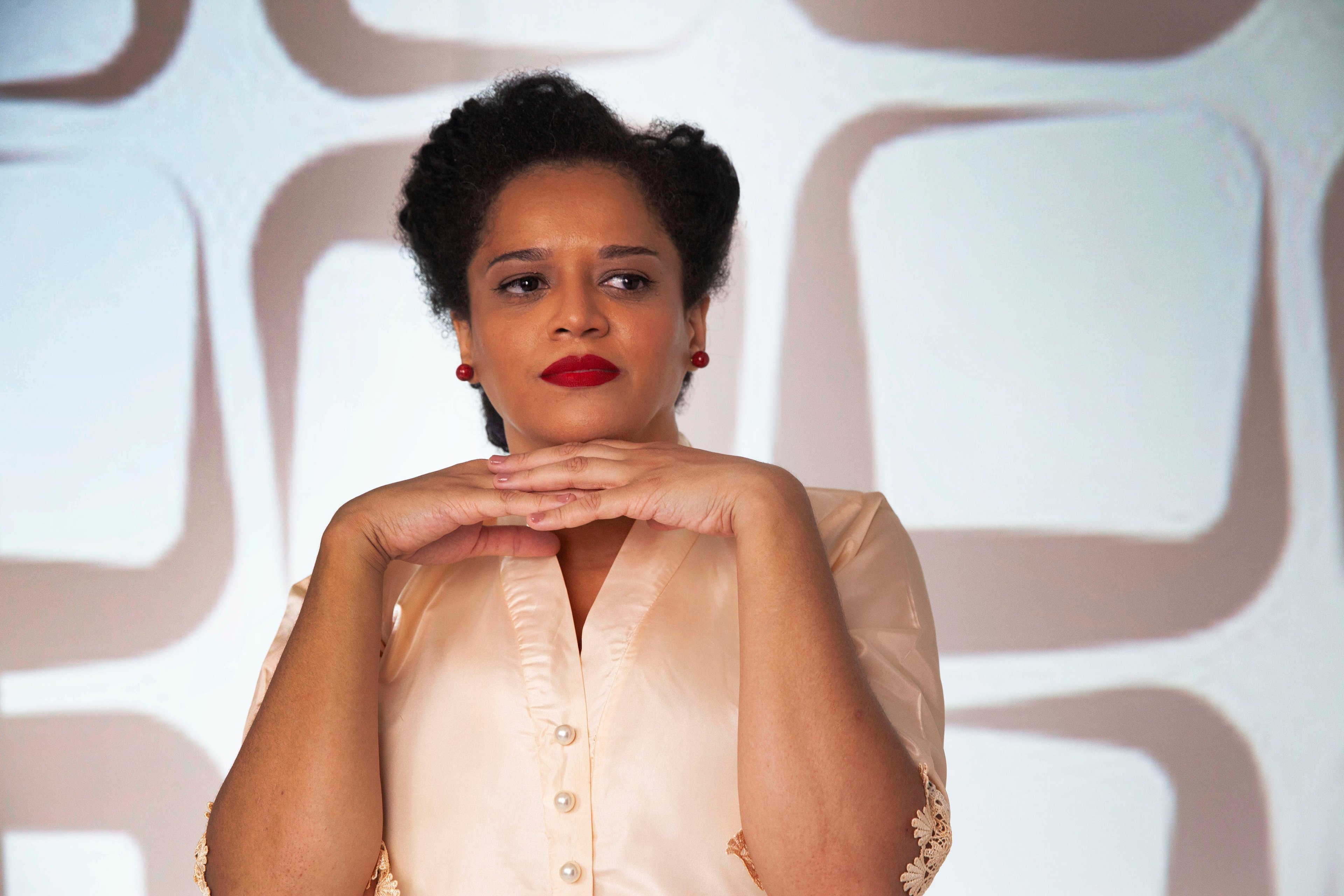 Rosana Maris como a protagonista no espet&aacute;culo "Dolores - Minha Composi&ccedil;&atilde;o"