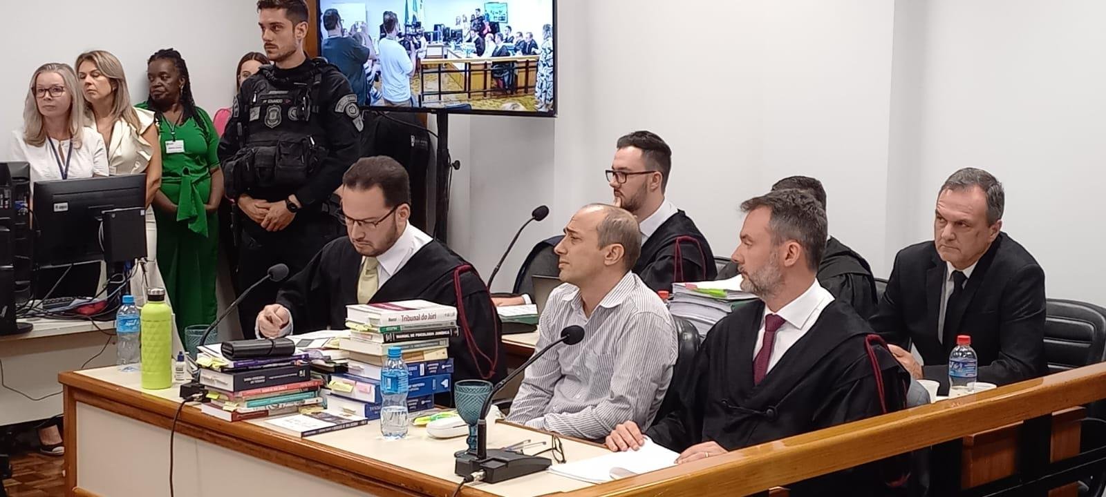 Leandro Boldrini no banco dos r&eacute;us