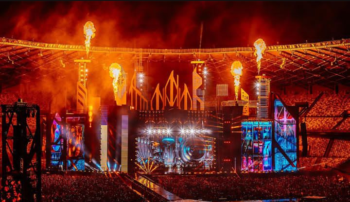 A grava&ccedil;&atilde;o do DVD Luan City 2.0 contou com mais de 2.600 profissionais e uma estrutura com tel&otilde;es de LED, drones, hologramas e fogos de artif&iacute;cio