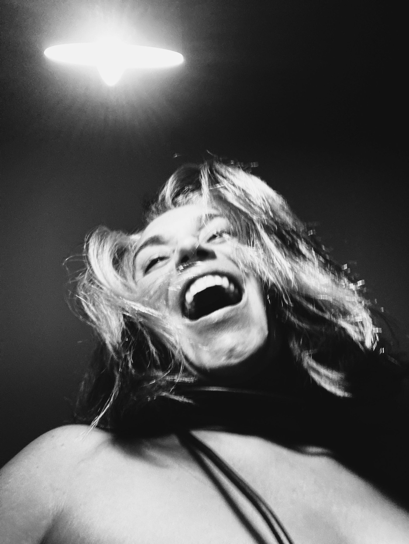 Adriana Deffenti trabalha com muitos g&ecirc;neros diferentes, como o folklore argentino, jazz, samba, mas essencialmente MPB