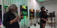 Texo Cabral e Pirisca Grecco, intérprete da canção vencedora de 2022, no lançamento do Carijo em Palmeira das Missões