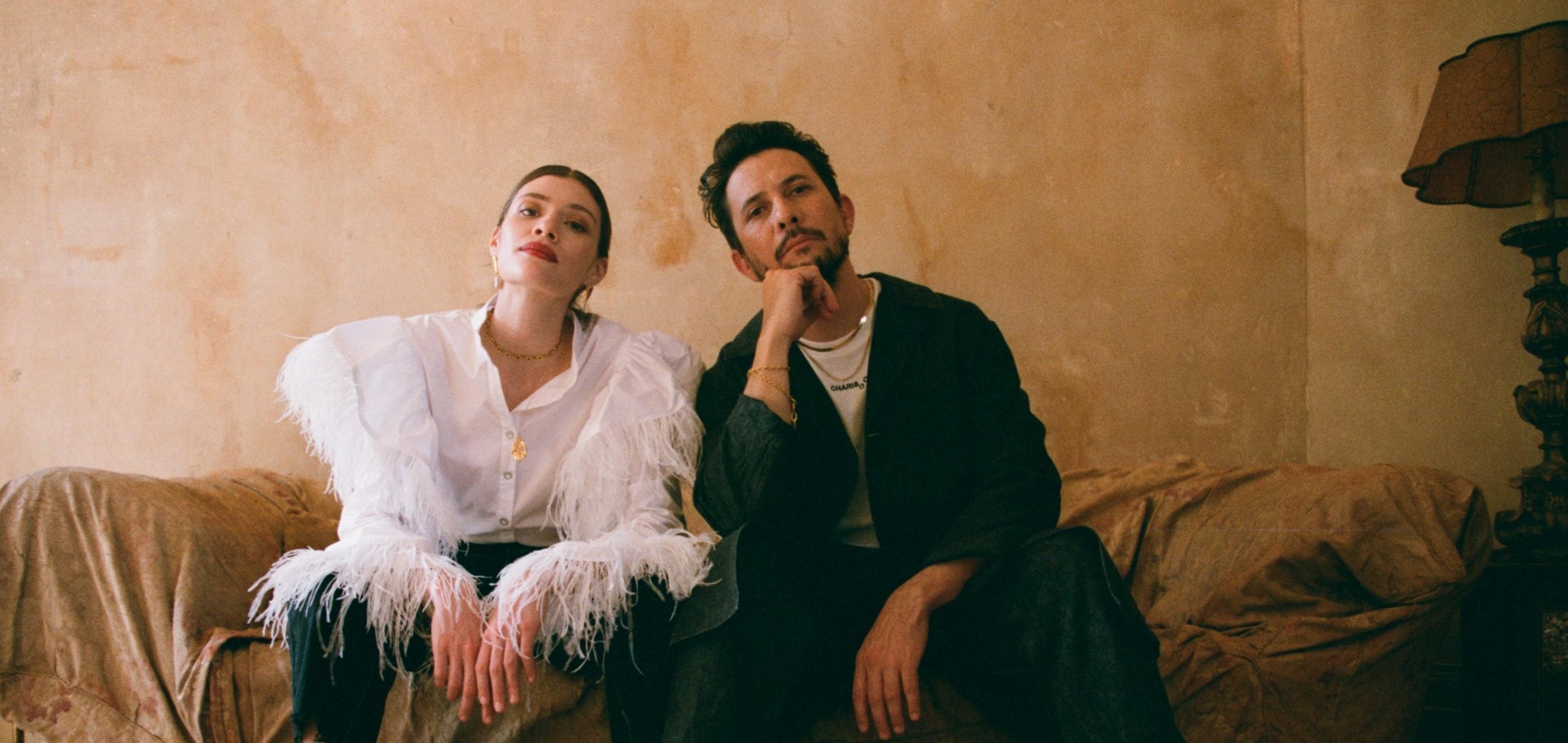 A dupla argentina Cande y Paulo fazem show no primeiro dia do festival