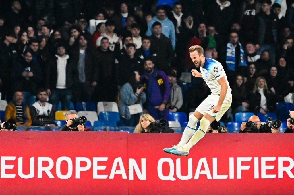 Kane se tornou o maior artilheiro da sele&ccedil;&atilde;o inglesa, com 54 gols