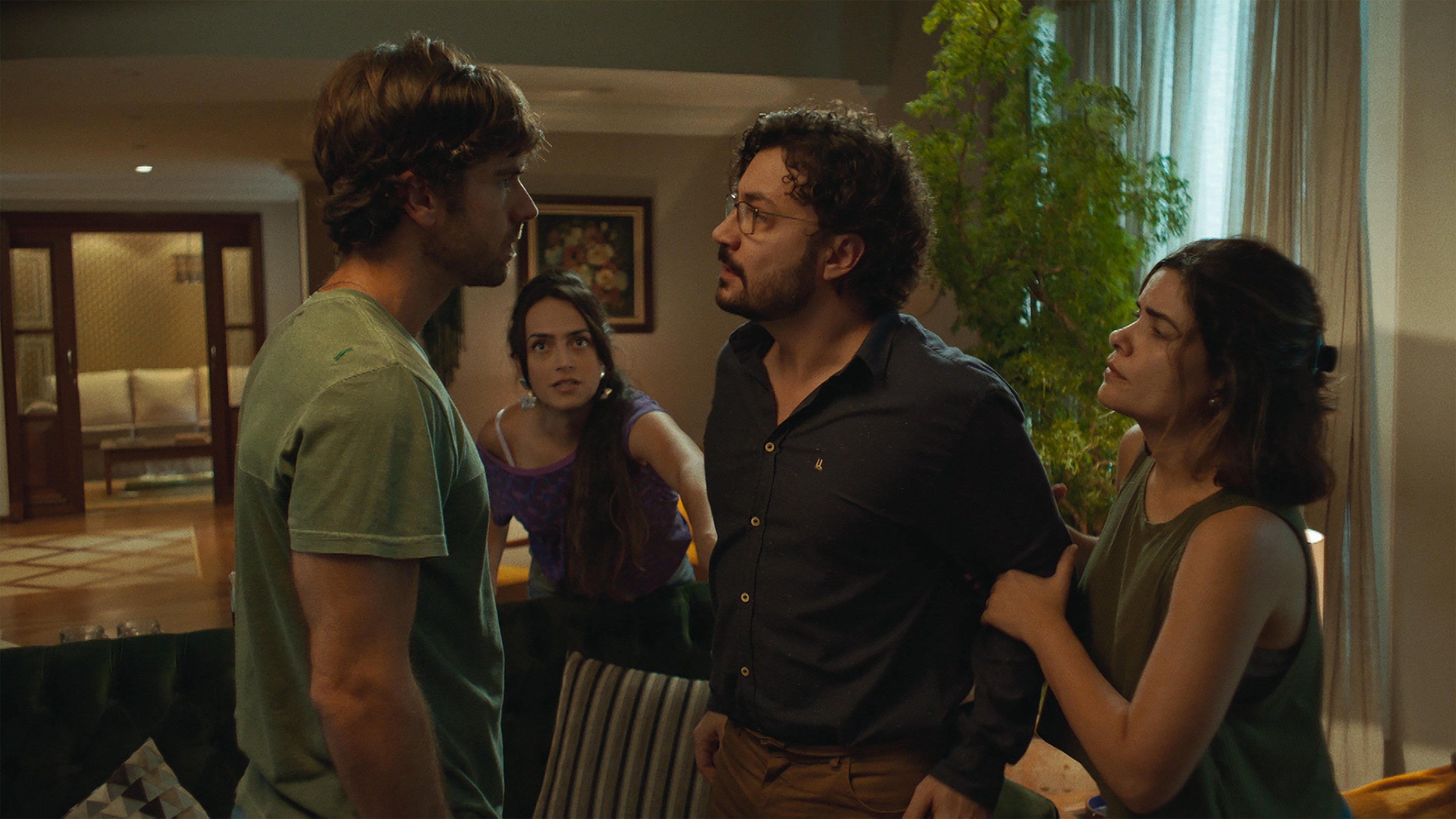 Cena da s&eacute;rie brasileira 'Chuva Negra'