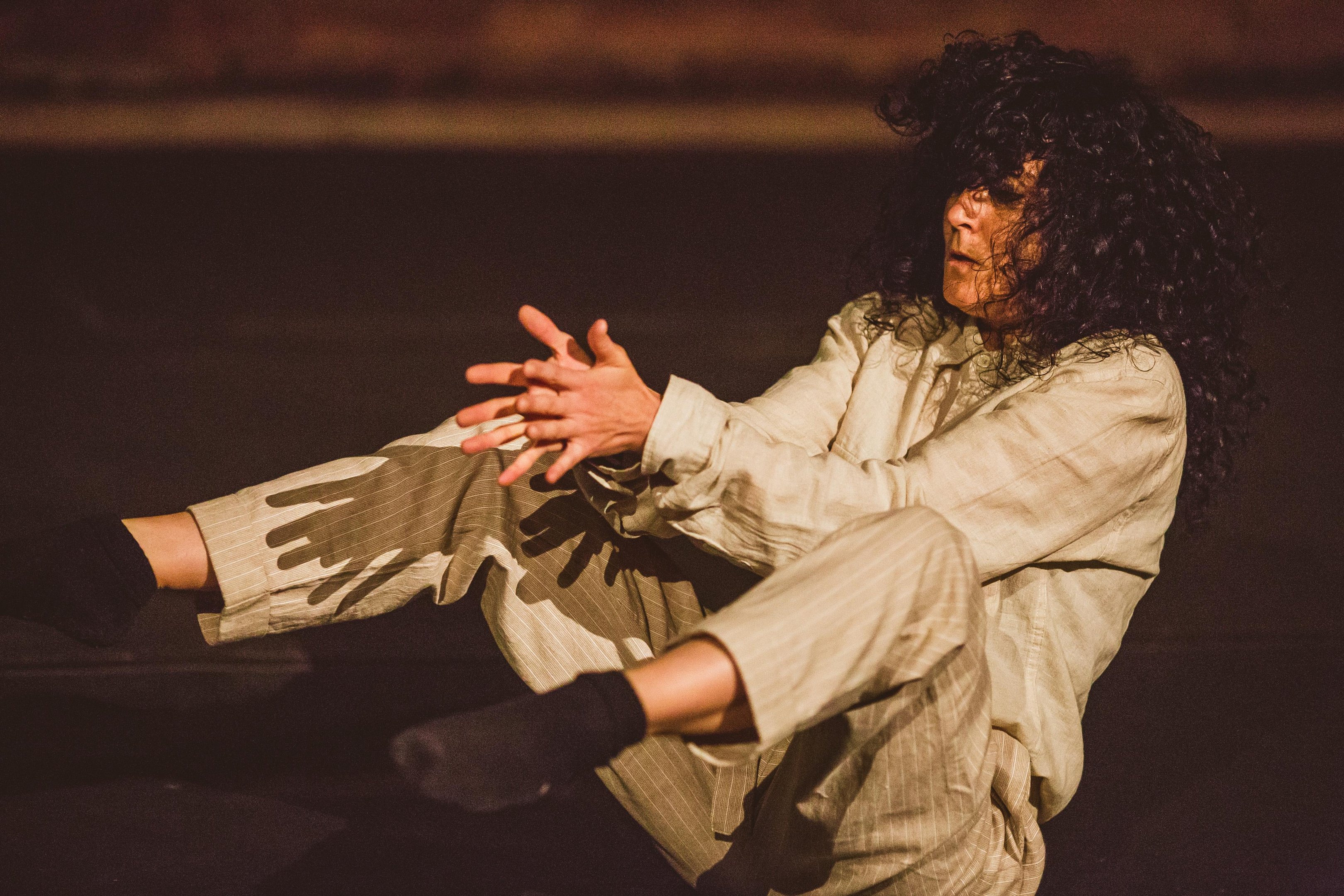 A performance de T&acirc;nia Farias denuncia a viol&ecirc;ncia contra mulheres