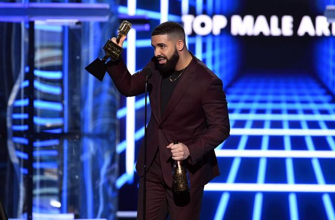 Drake cancelo show no Lollapalooza faltando menos de doze horas para a sua apresenta&ccedil;&atilde;o