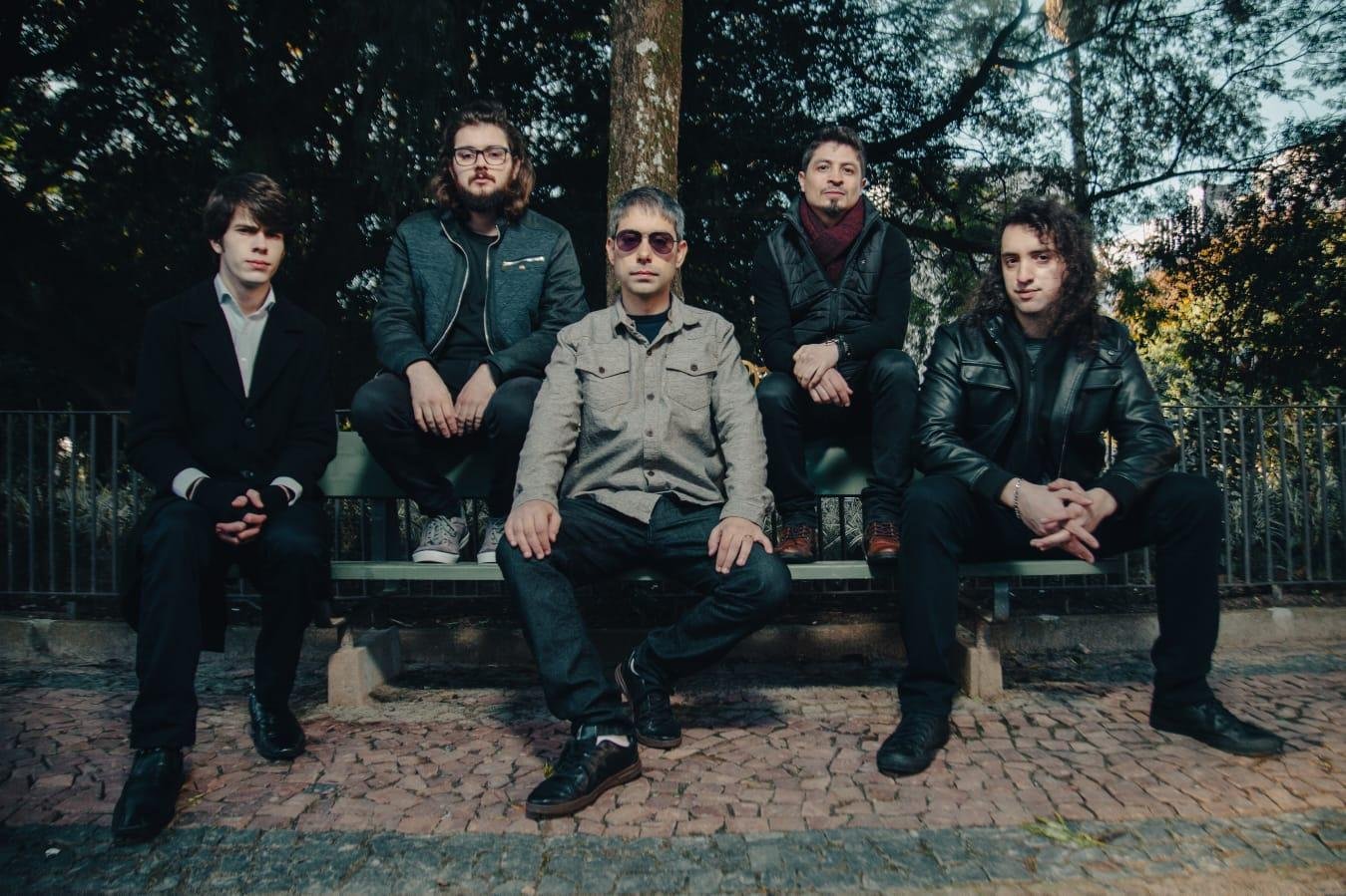Os pr&oacute;ximos passos da banda agora incluem as grava&ccedil;&otilde;es de novos videoclipes e a produ&ccedil;&atilde;o de novos singles