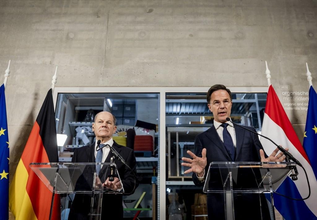 Chefe de governo, Olaf Scholz, e primeiro-ministro holand&ecirc;s, Mark Rutte, deram coletiva nesta segunda-feira