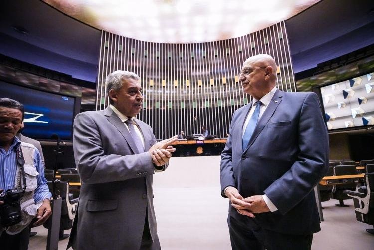 Prefeito Melo e o deputado Osmar Terra, proponente da sess&atilde;o solene
