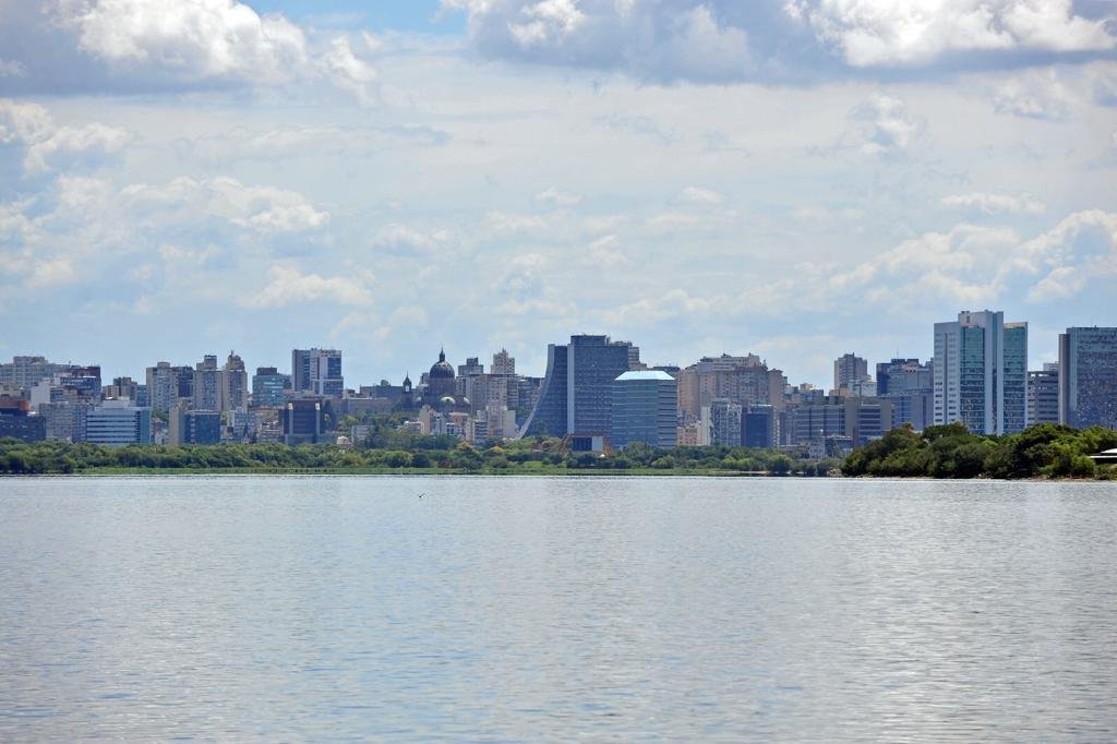Em Porto Alegre, a m&iacute;nima ser&aacute; de 17&ordm;C e a m&aacute;xima de 31&ordm;C