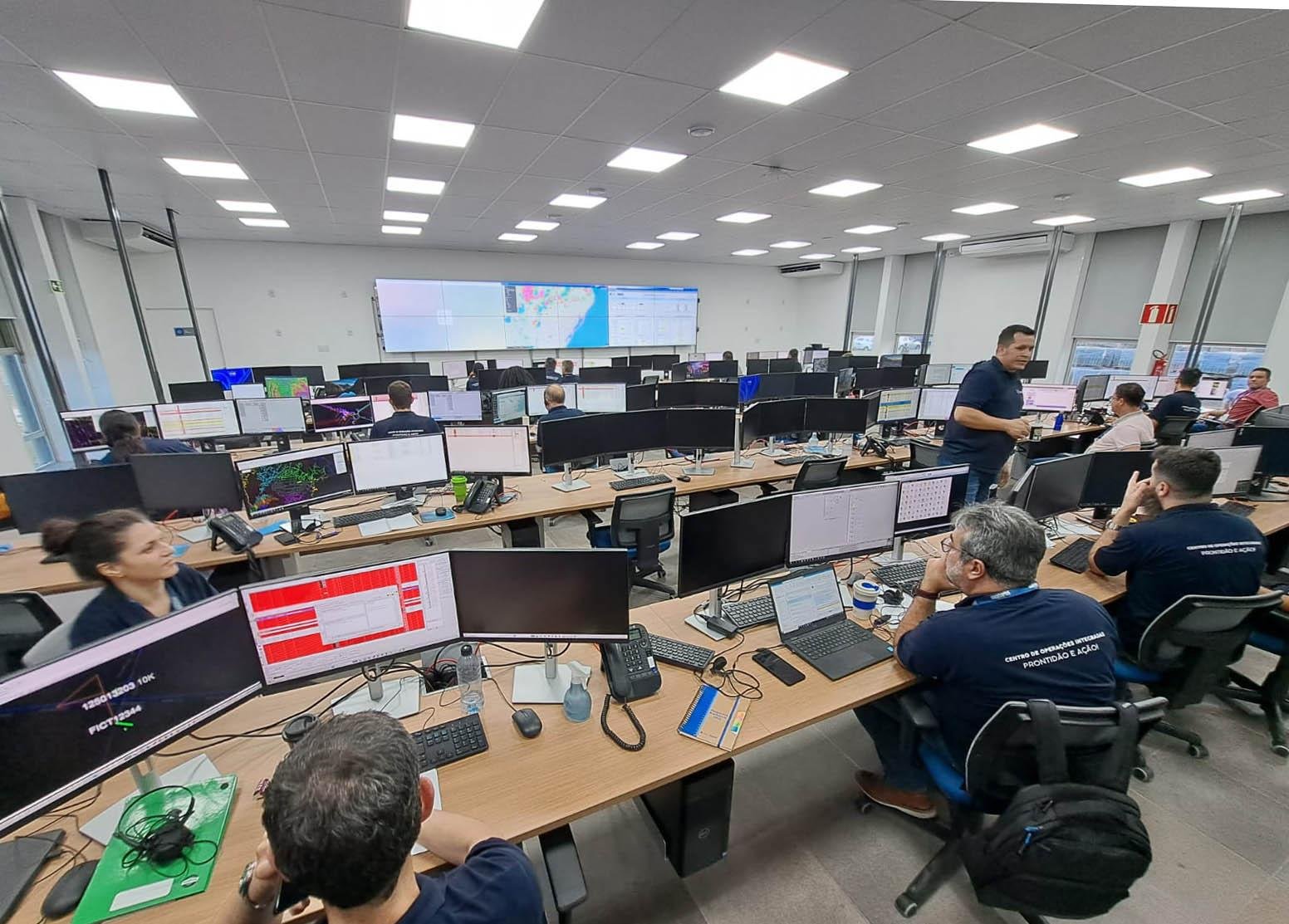 Centro de Opera&ccedil;&atilde;o Integrada (COI) monitora os 1,8 milh&atilde;o de clientes no Estado.