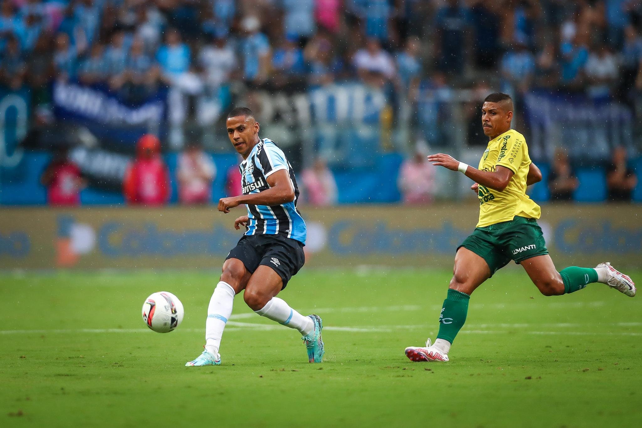 Bruno Alves em a&ccedil;&atilde;o contra o Ypiranga