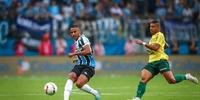 Bruno Alves em ação contra o Ypiranga