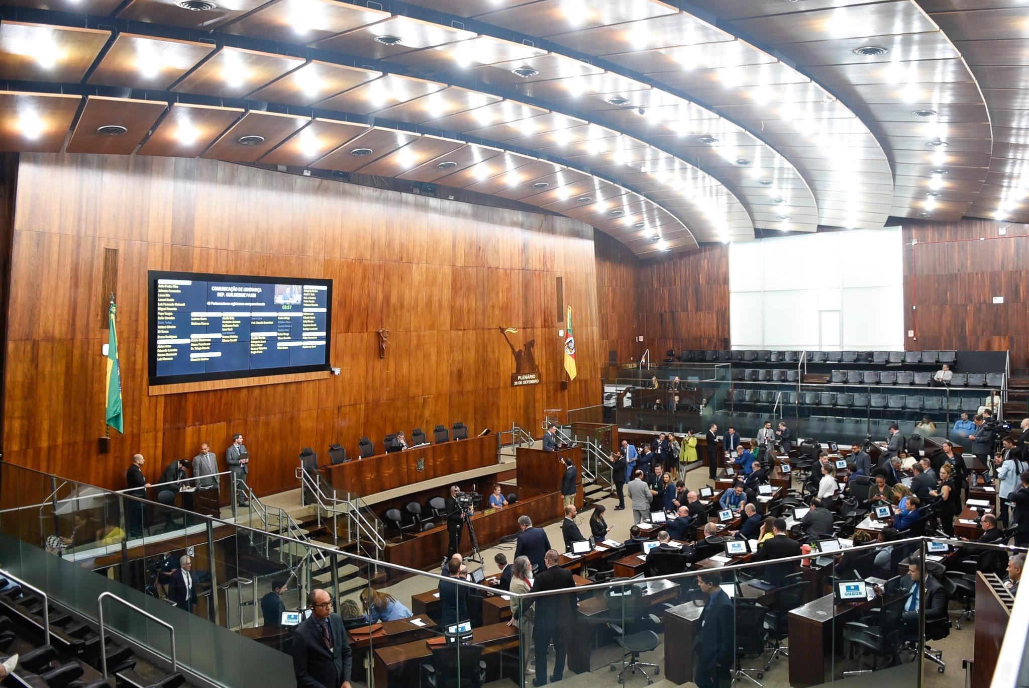 Ap&oacute;s duas semanas sem vota&ccedil;&otilde;es em plen&aacute;rio, as an&aacute;lises devem ser retomadas