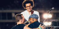 Coldplay levou para o palco Milton Nascimento, Seu Jorge e Hamilton de Holanda