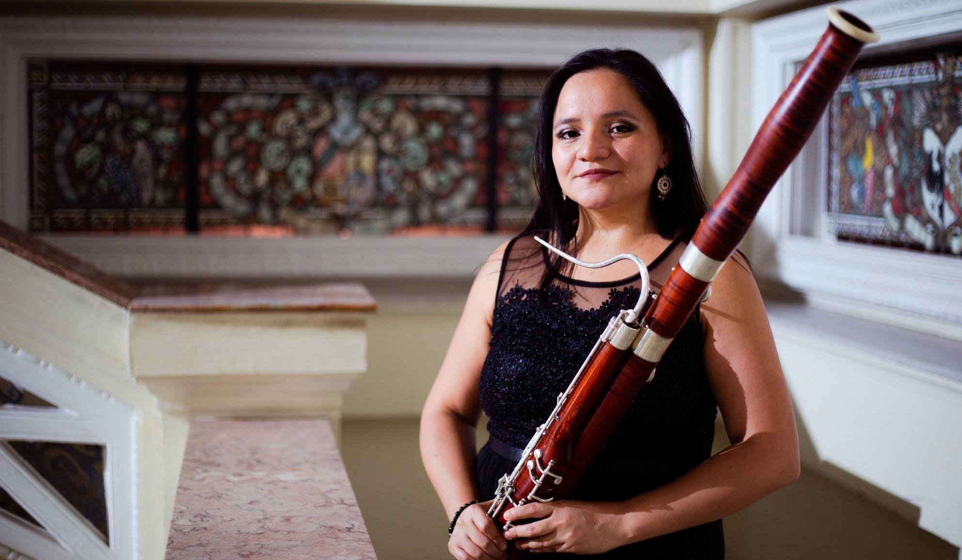 Ange Bazzani, nascida na Col&ocirc;mbia,  &eacute; convidada do concerto da OTS nesta quinta-feira