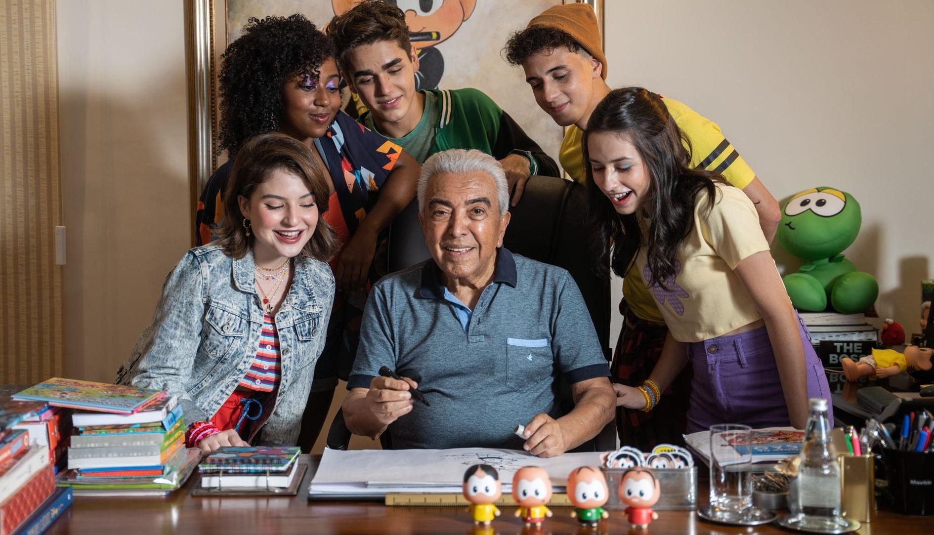 Sophia Valverde, Carol Roberto, Xande Valois, Theo Salom&atilde;o e Bianca Paiva com Mauricio de Sousa