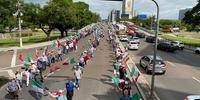 Manifestação tomou as ruas do Centro de Porto Alegre, até chegar ao Palácio Piratini