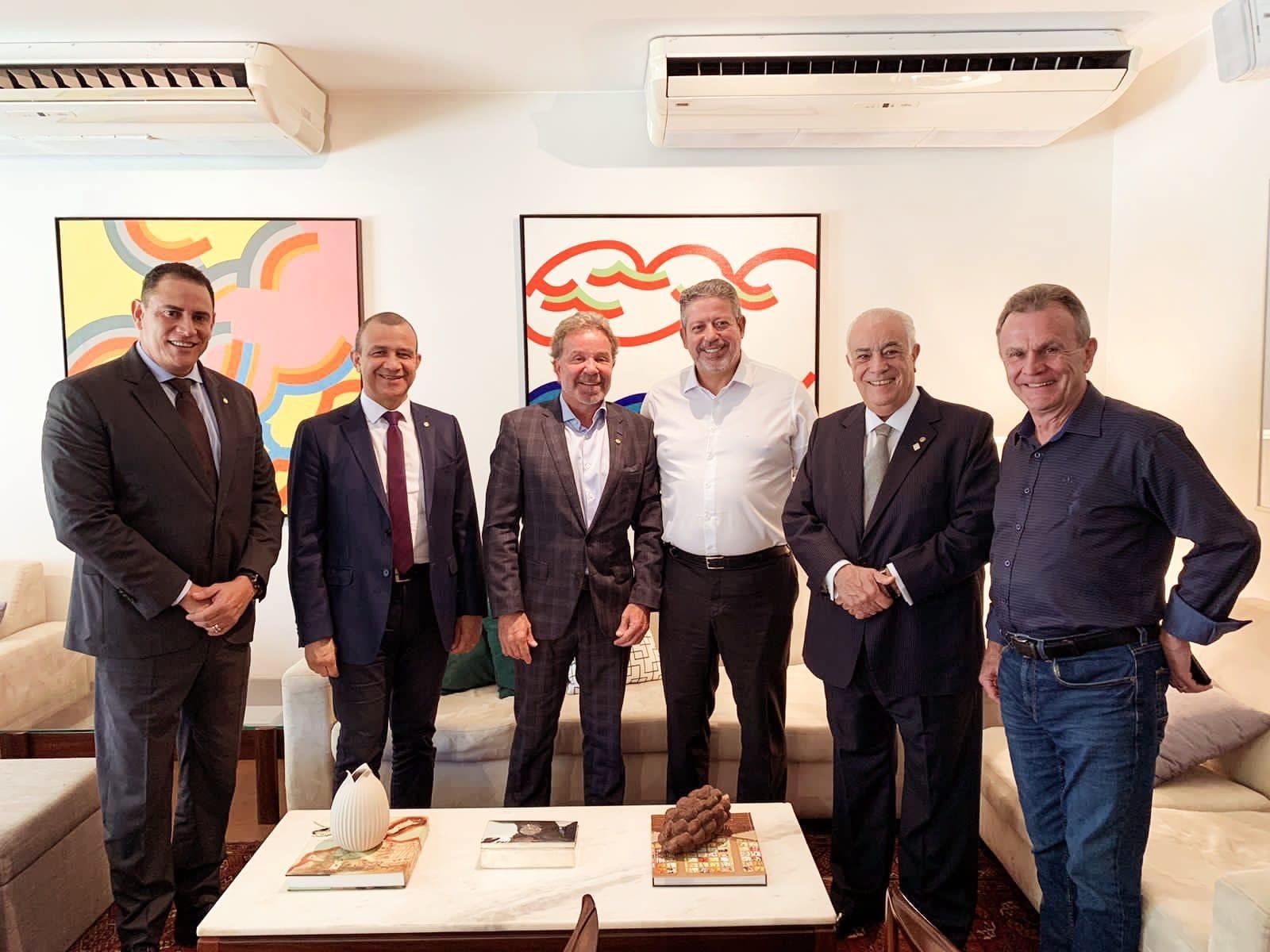 L&iacute;der da bancada ga&uacute;cha, Carlos Gomes (Republicanos) reuniu-se com deputados e o presidente da C&acirc;mara, Arthur Lira (PP)