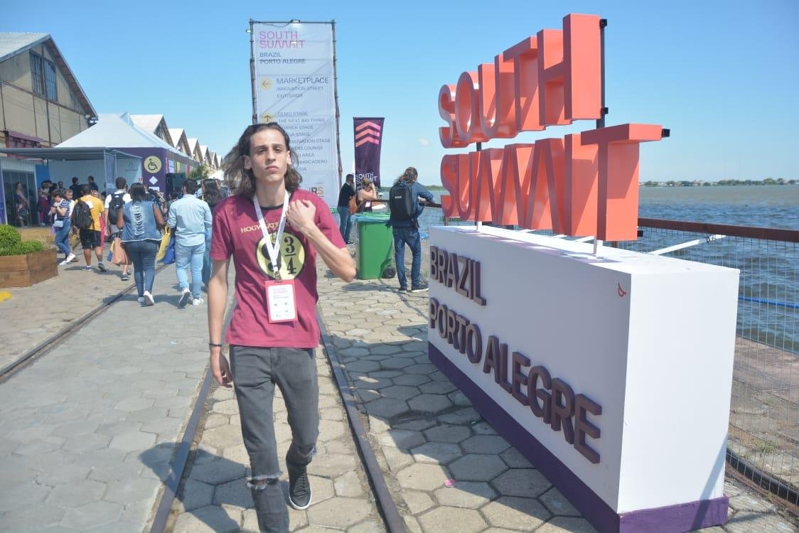 Valladares visitou estandes e conheceu as principais iniciativas na &aacute;rea de tecnologia